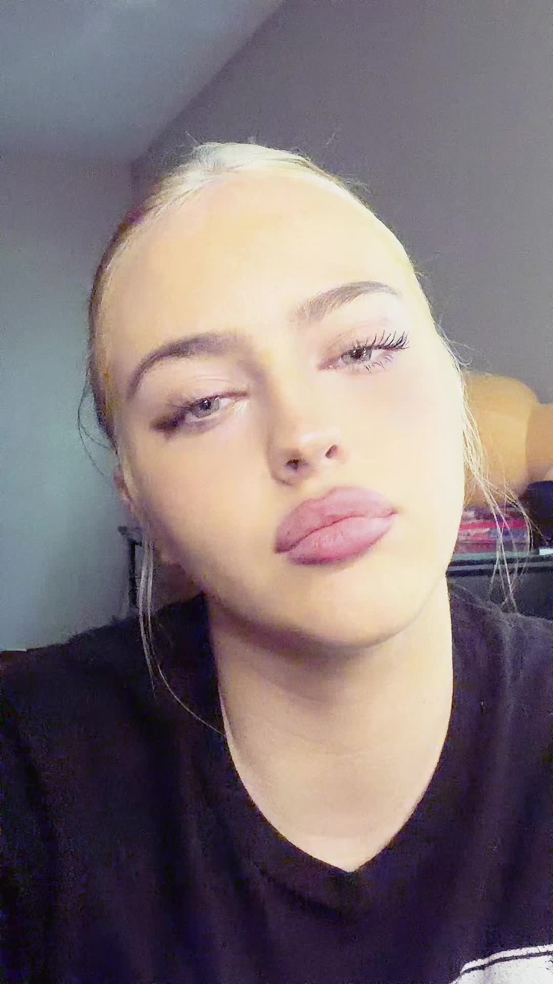 @Avylagz