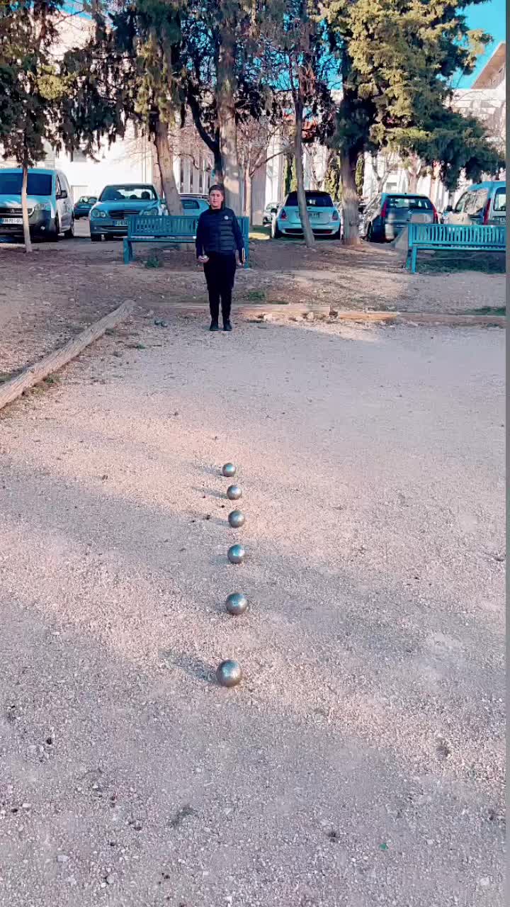 @Loni petanque