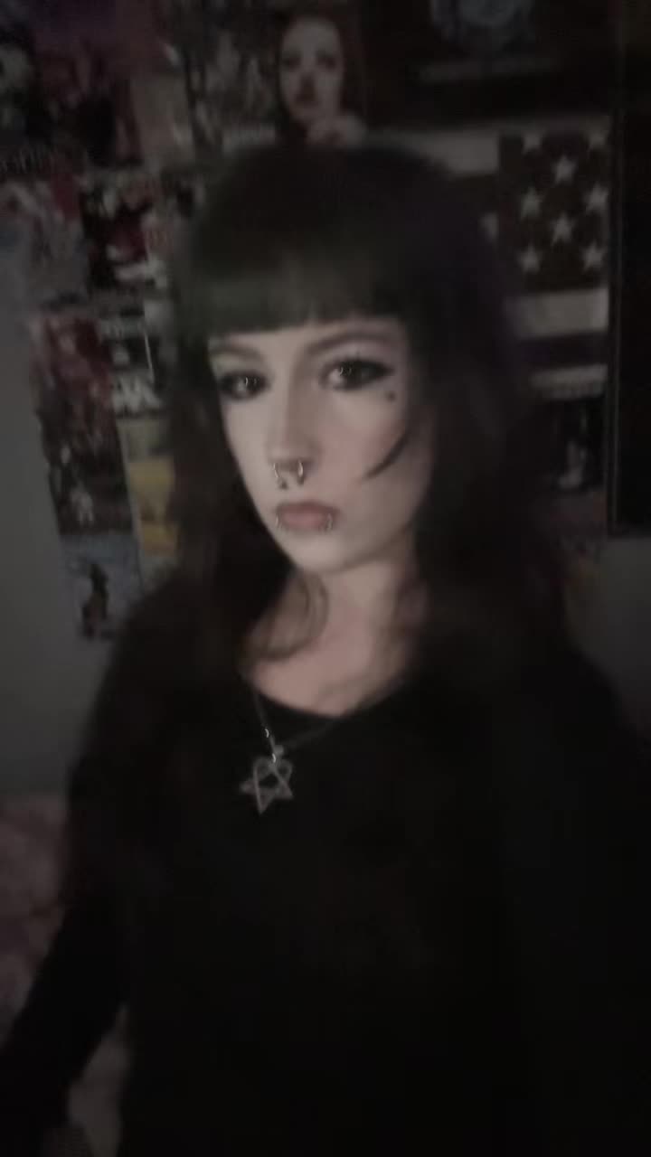 @Ellie🦇