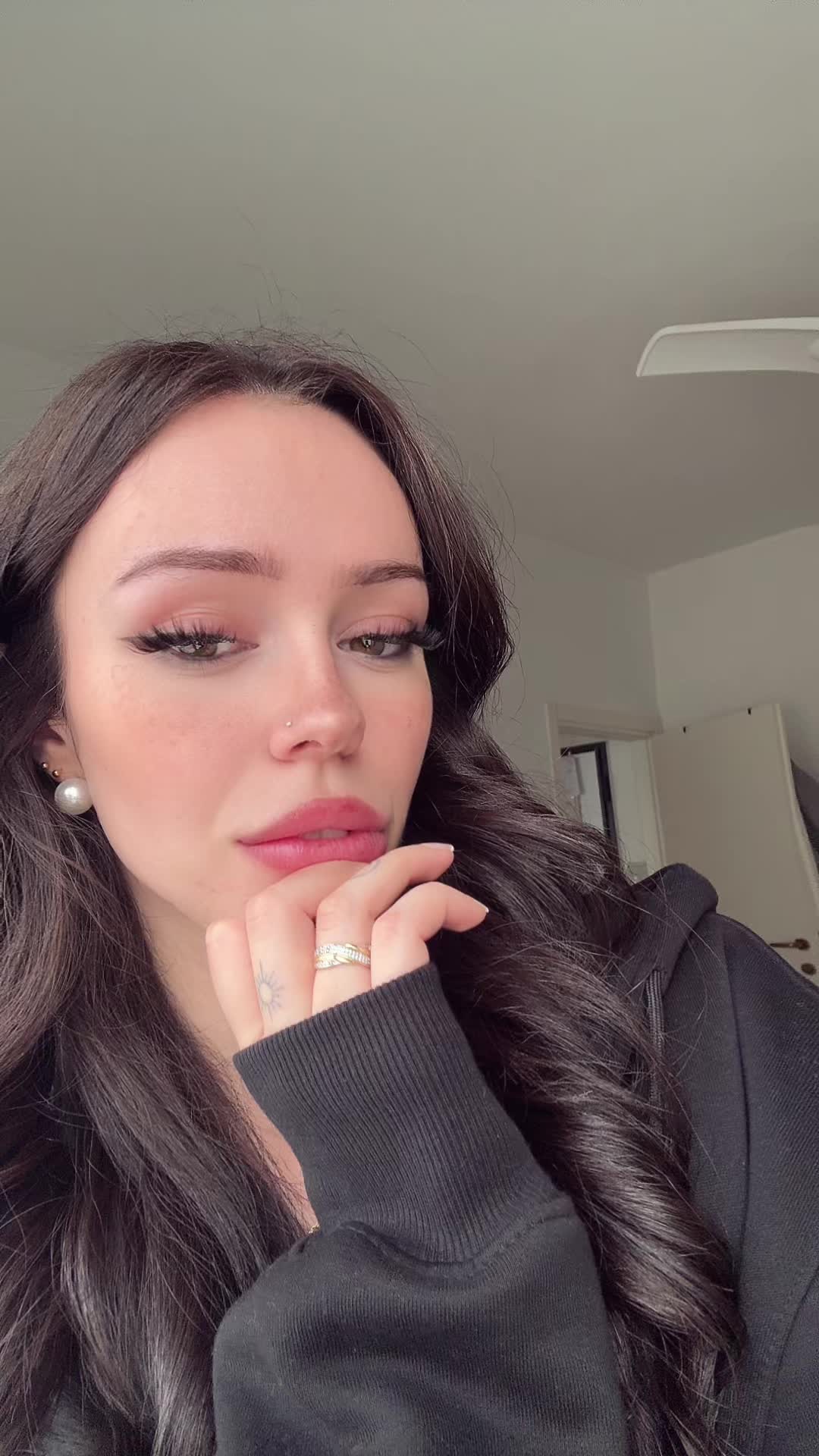 @laura
