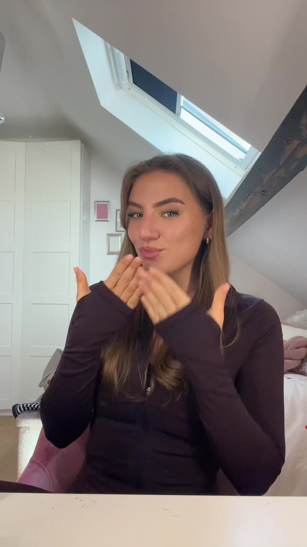 @Lor3
