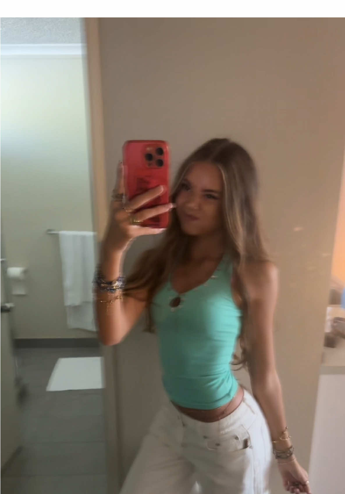 @connieeconw