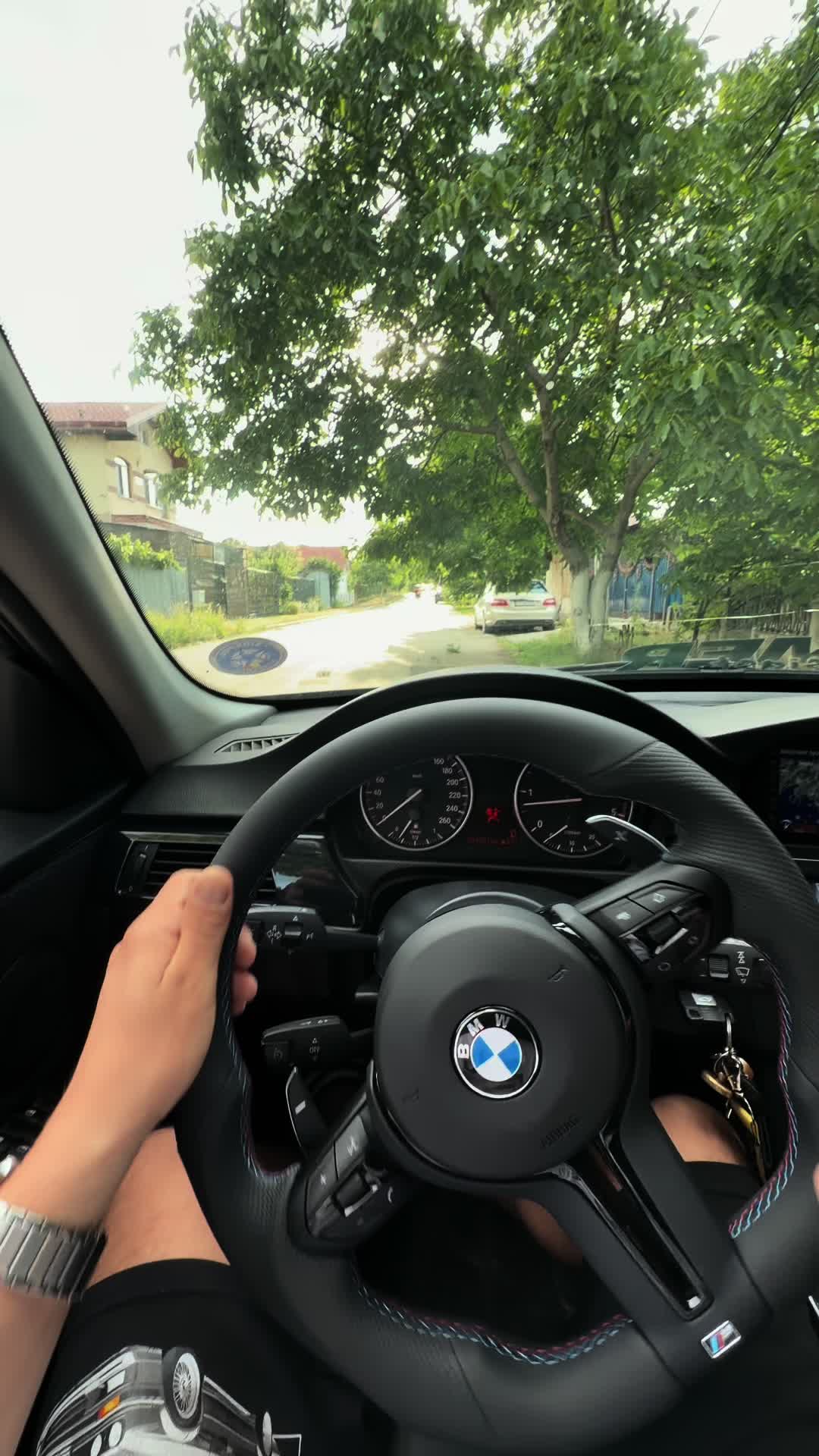 @the.shitboxbmw