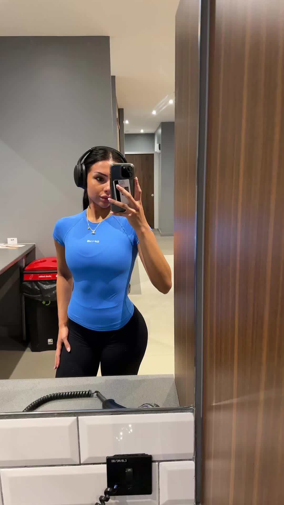 @bella