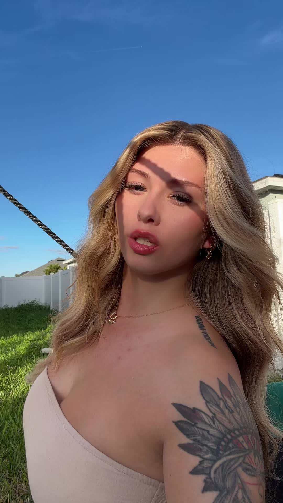 @N I C H O L E