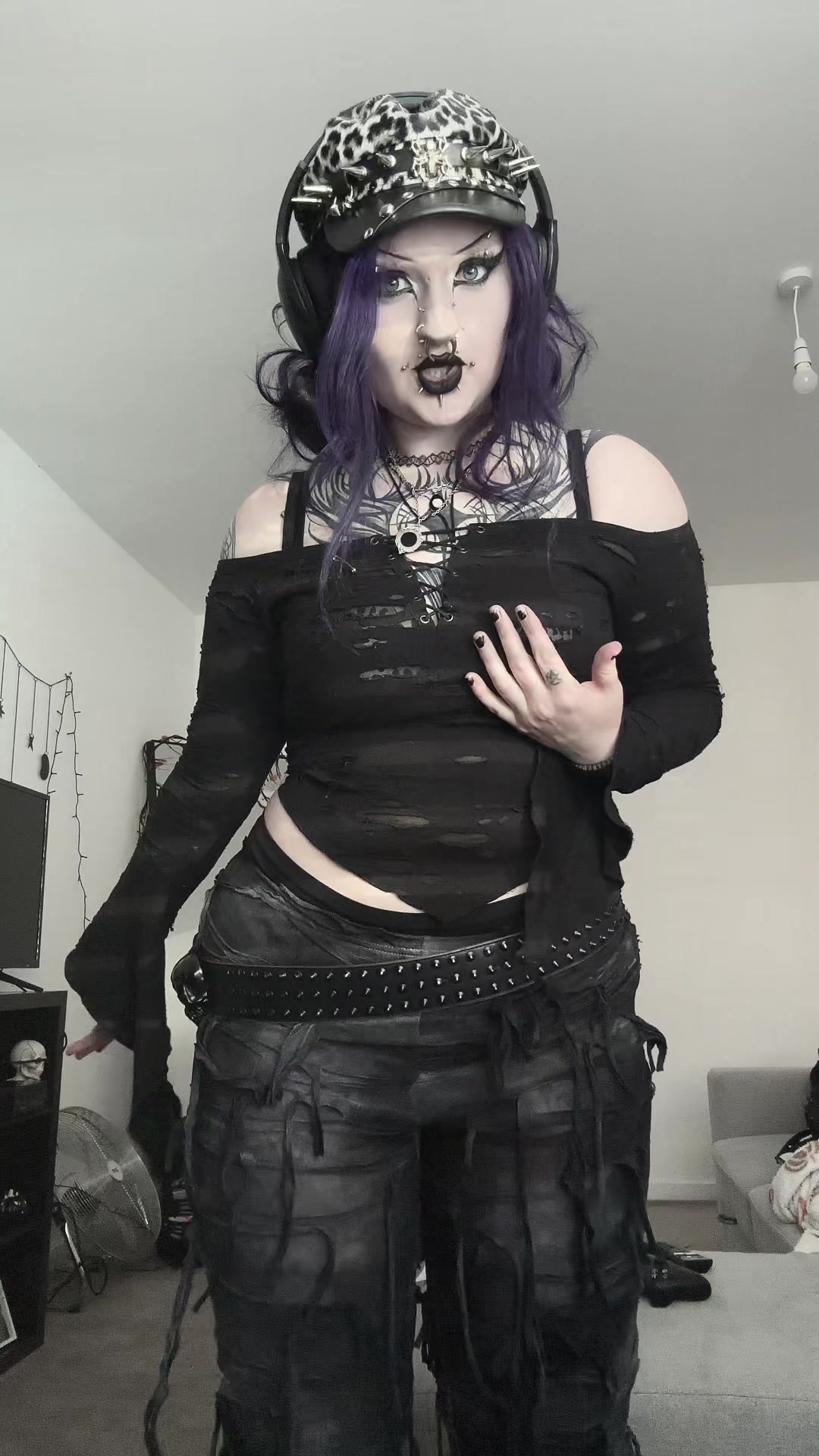 @☠︎︎𝘪𝘴𝘴𝘺☠︎︎