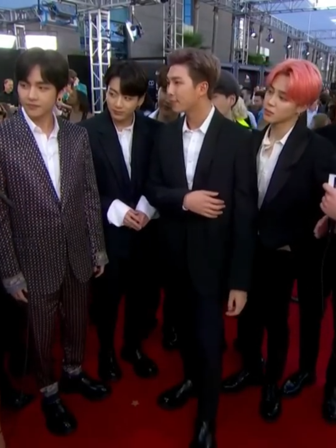 @BTS are seven ⊙⊝⊜