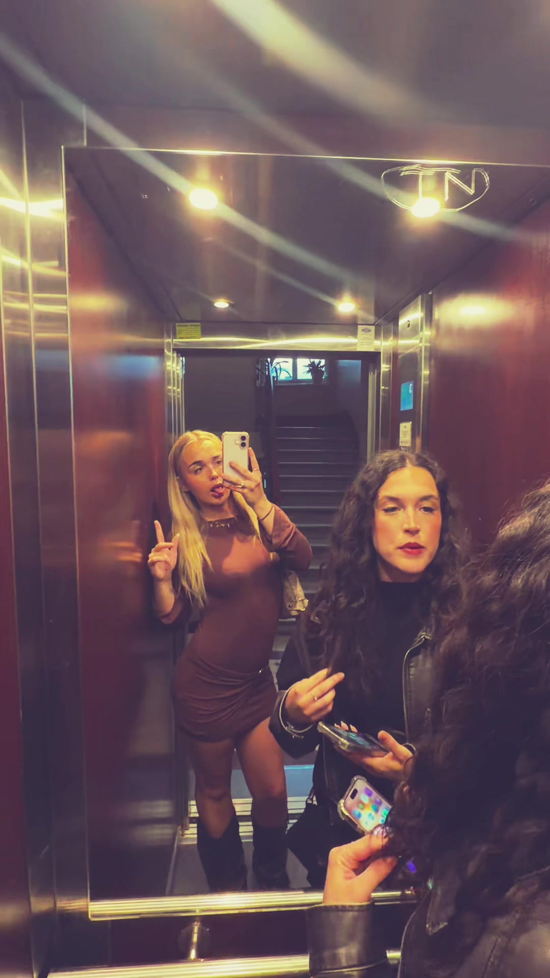 @bella