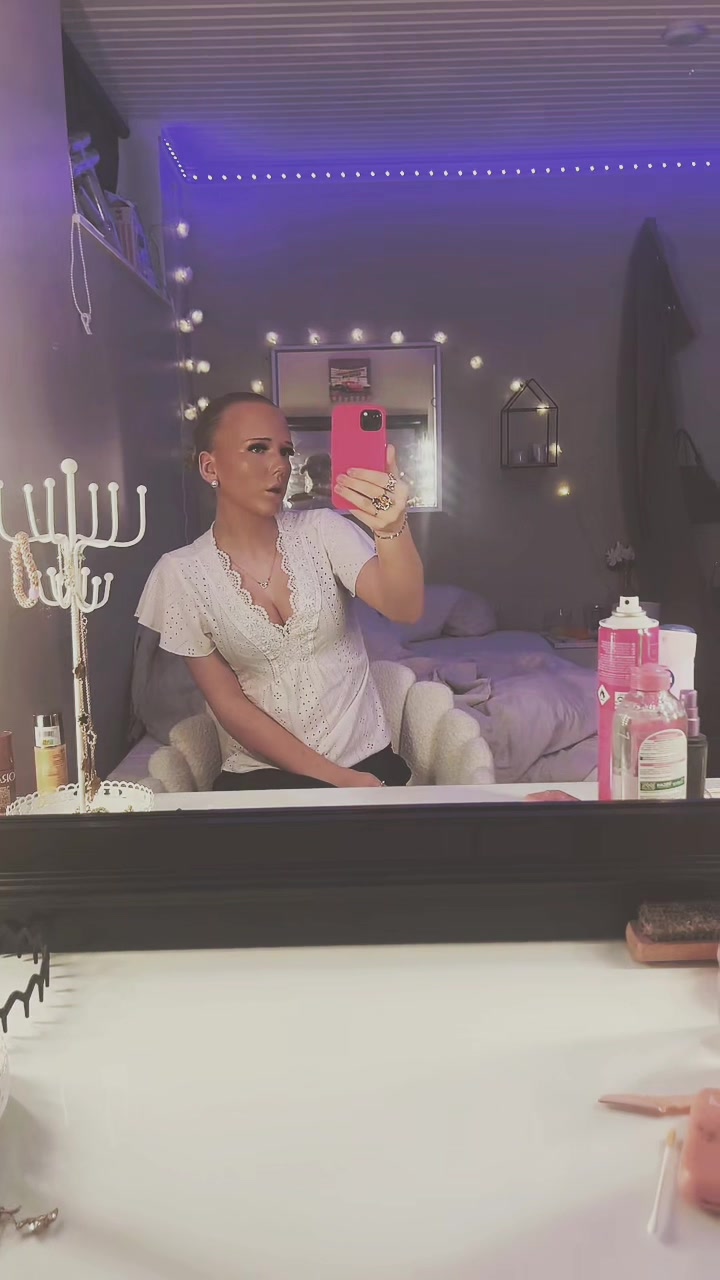 @👱🏼♀️🫰🏼6️⃣7️⃣🫰🏼👱🏼♀️