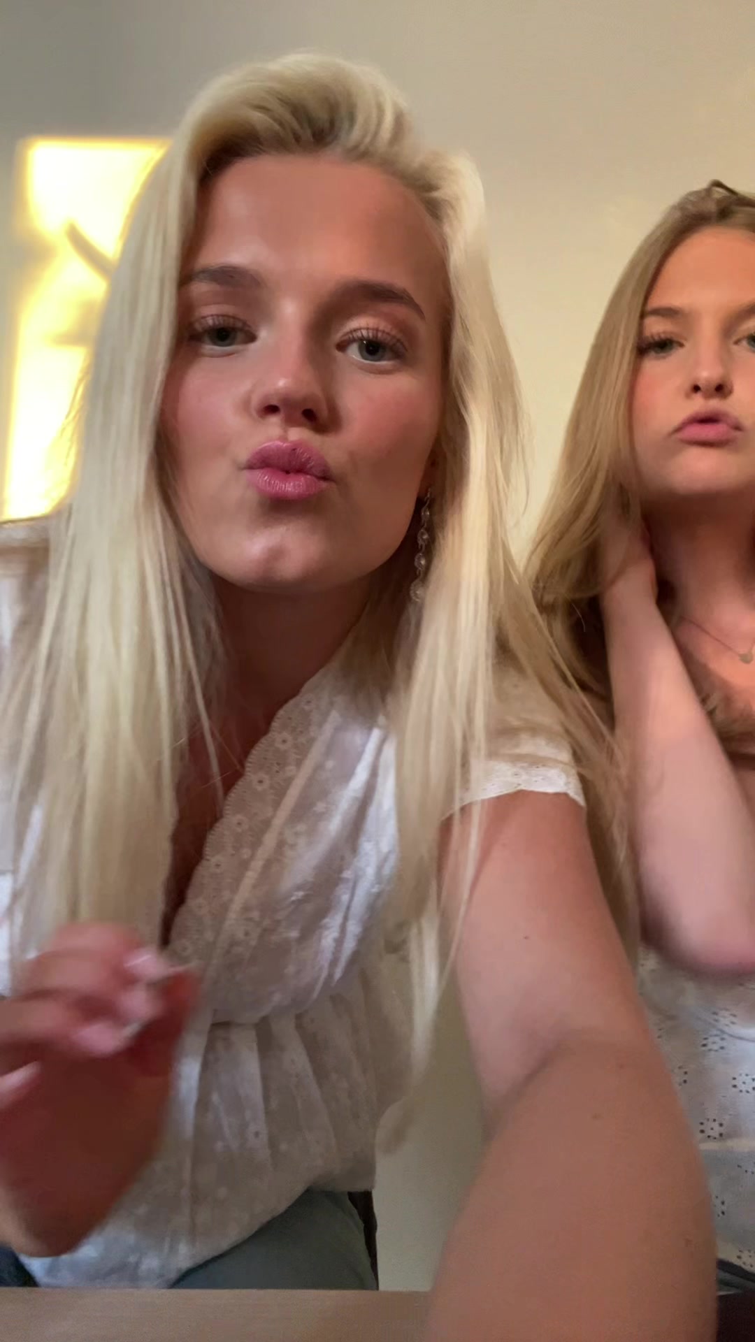 @elladensnellla