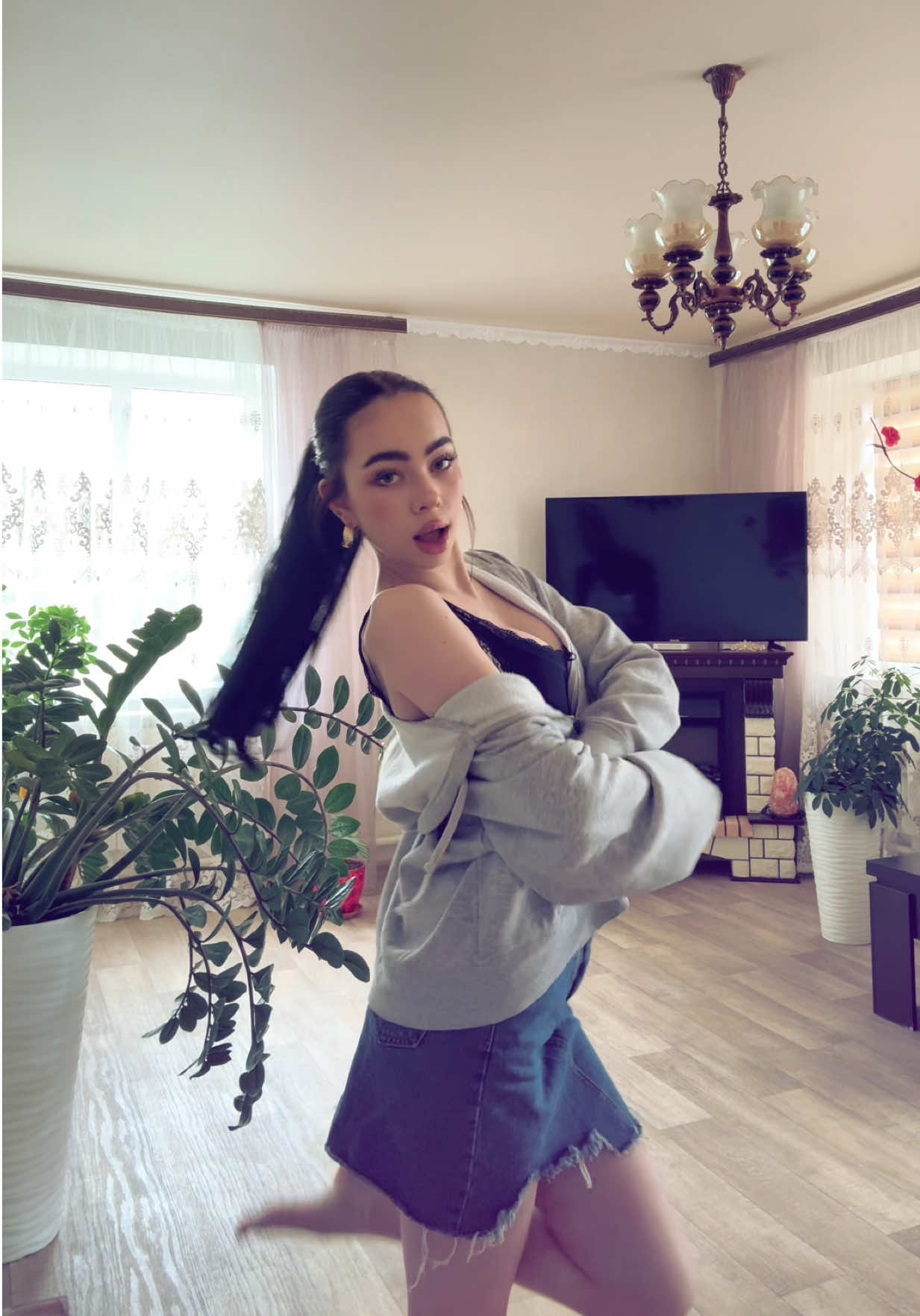 @illegallanatrix