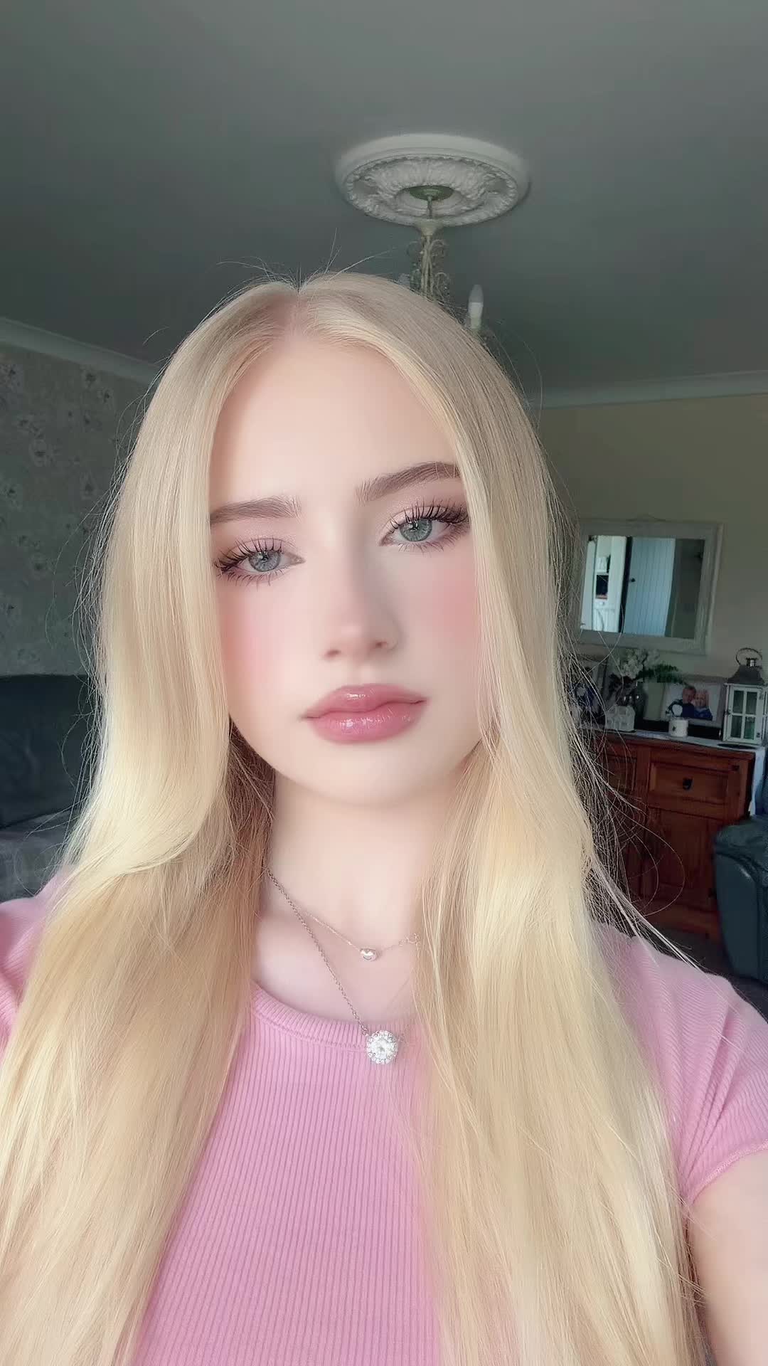 @Annabel Hughes 🦢🤍(mgmtbex)