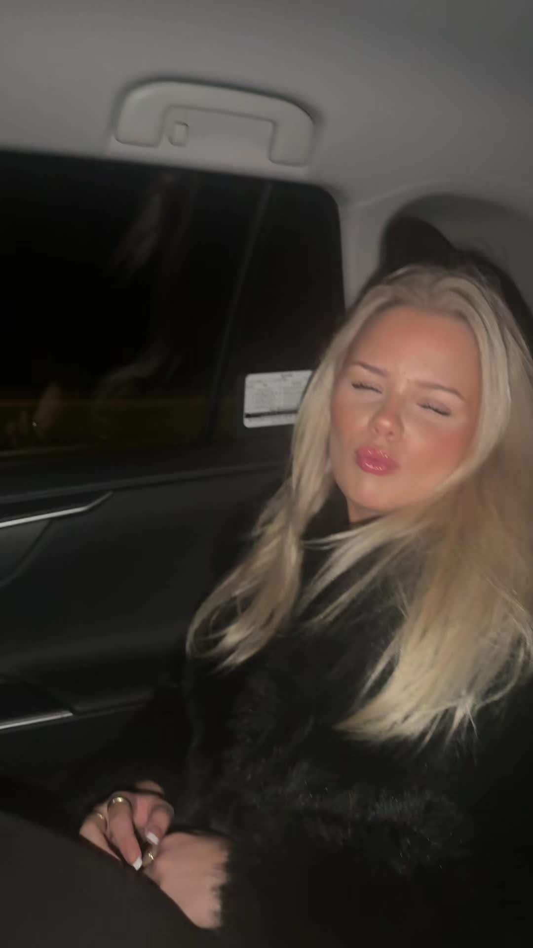 @The blondies🍸🧘🏼♀️🤍🪩🎧