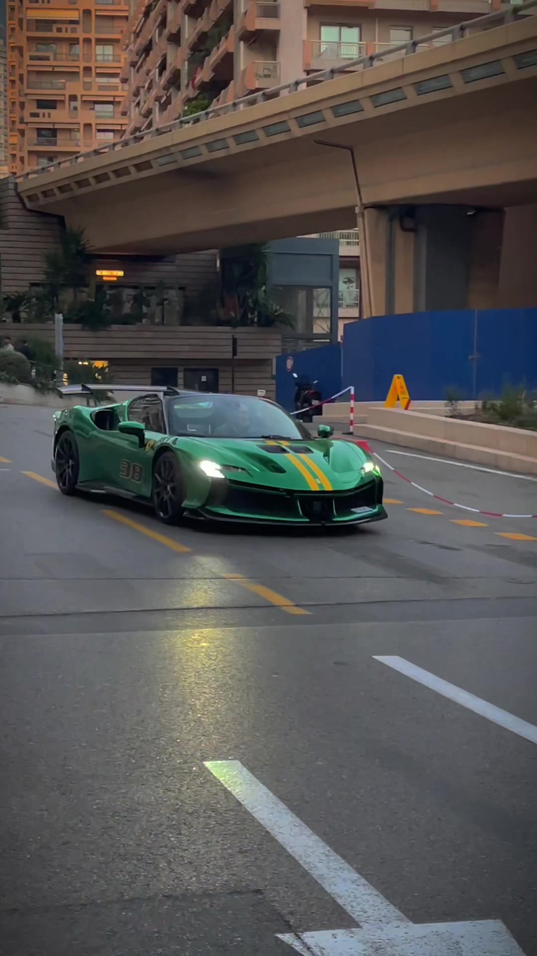 @🏎️