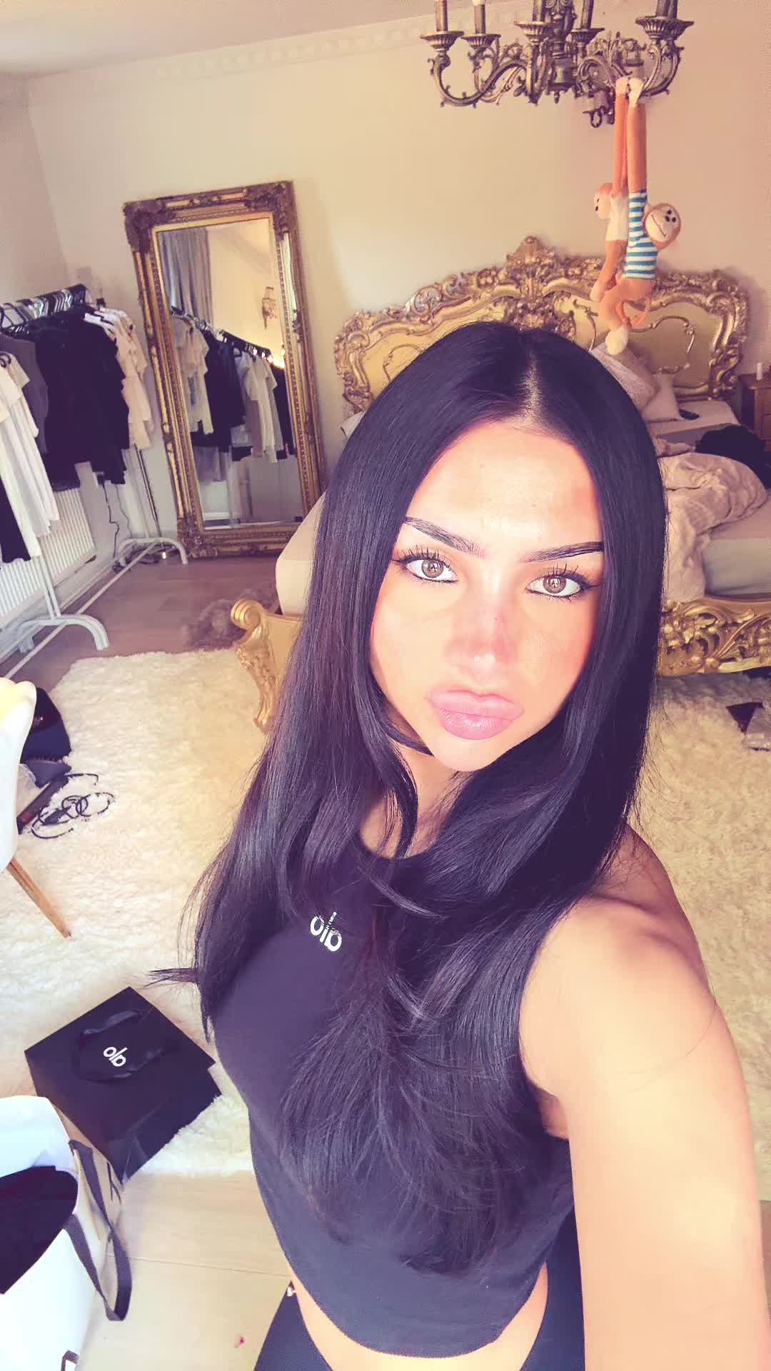 @bella