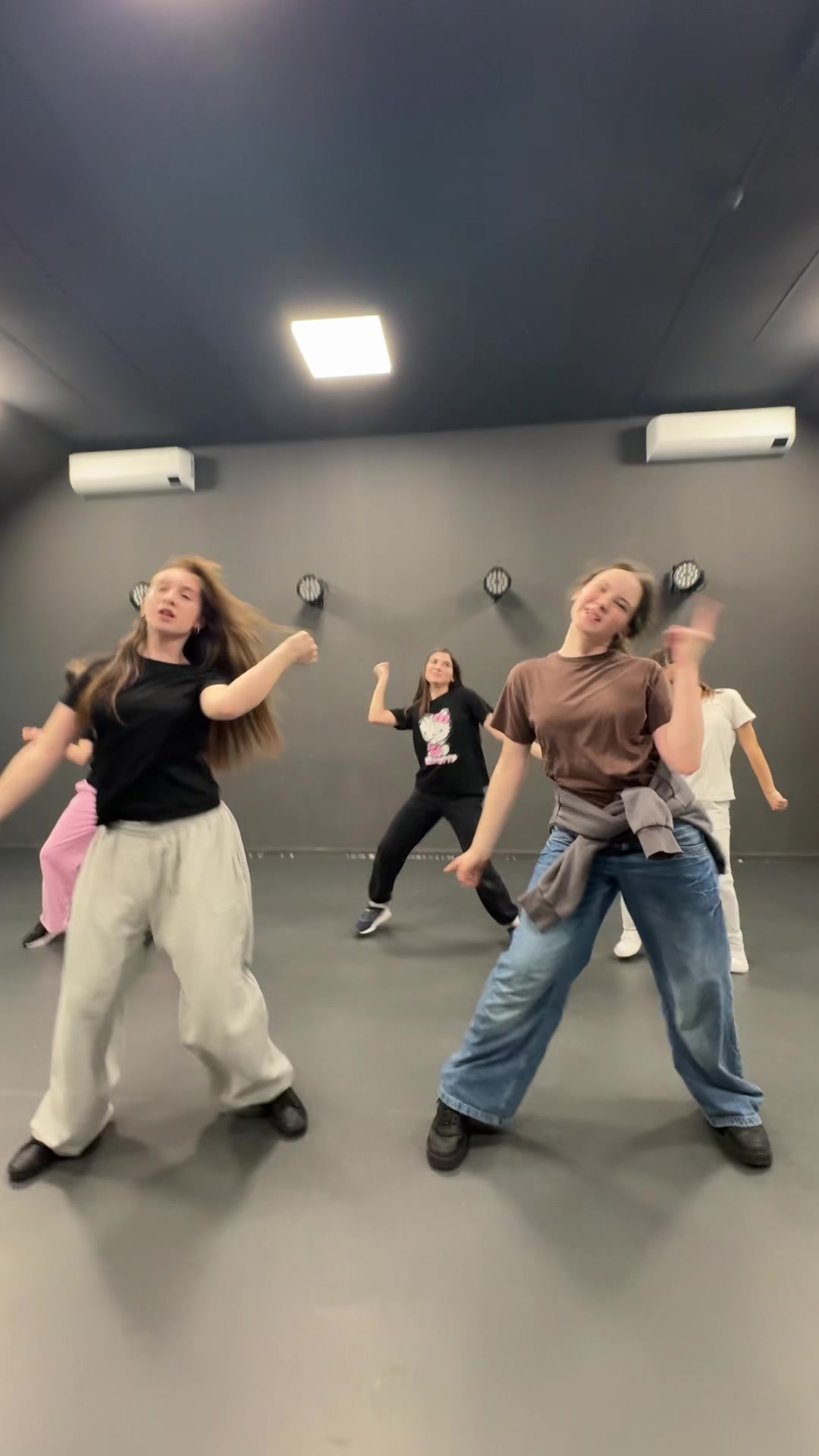 @M-dance.si