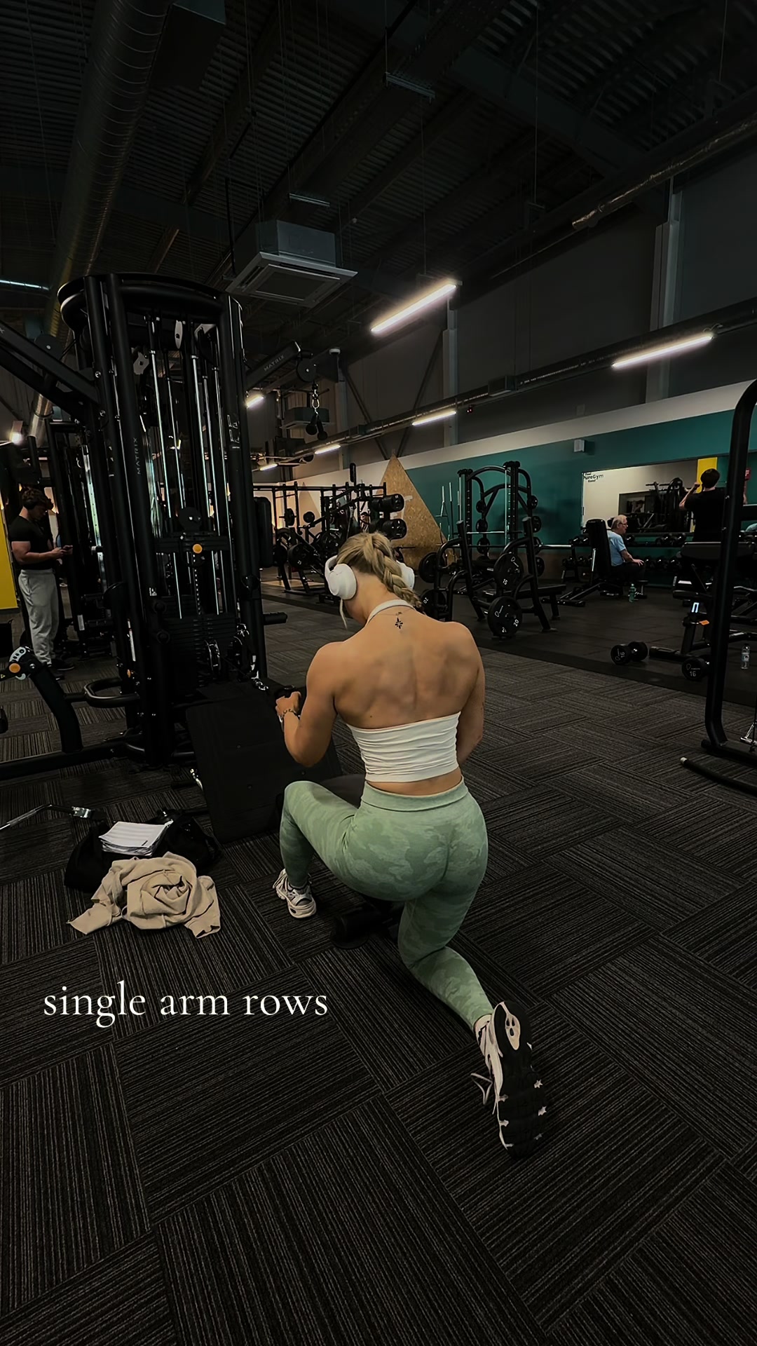@elliearundell_