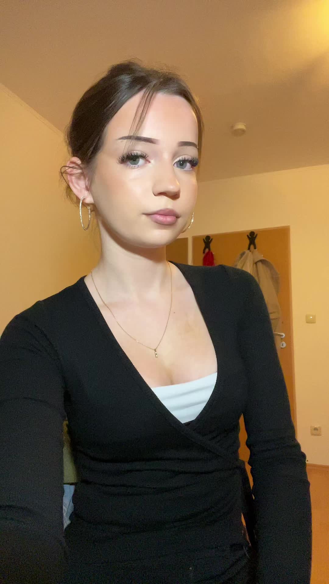 @Bella