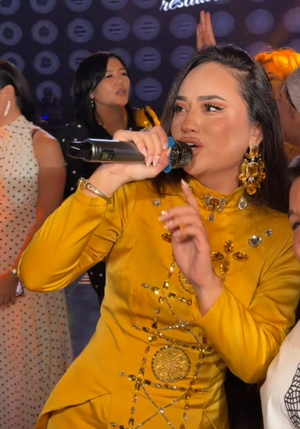 @🎤💜ANARA BATYRKHAN&trade;️