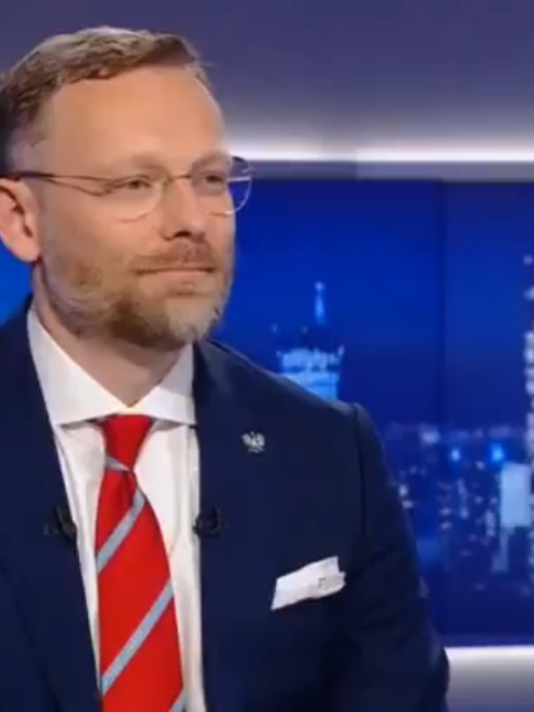 @Komentarze Polityczne