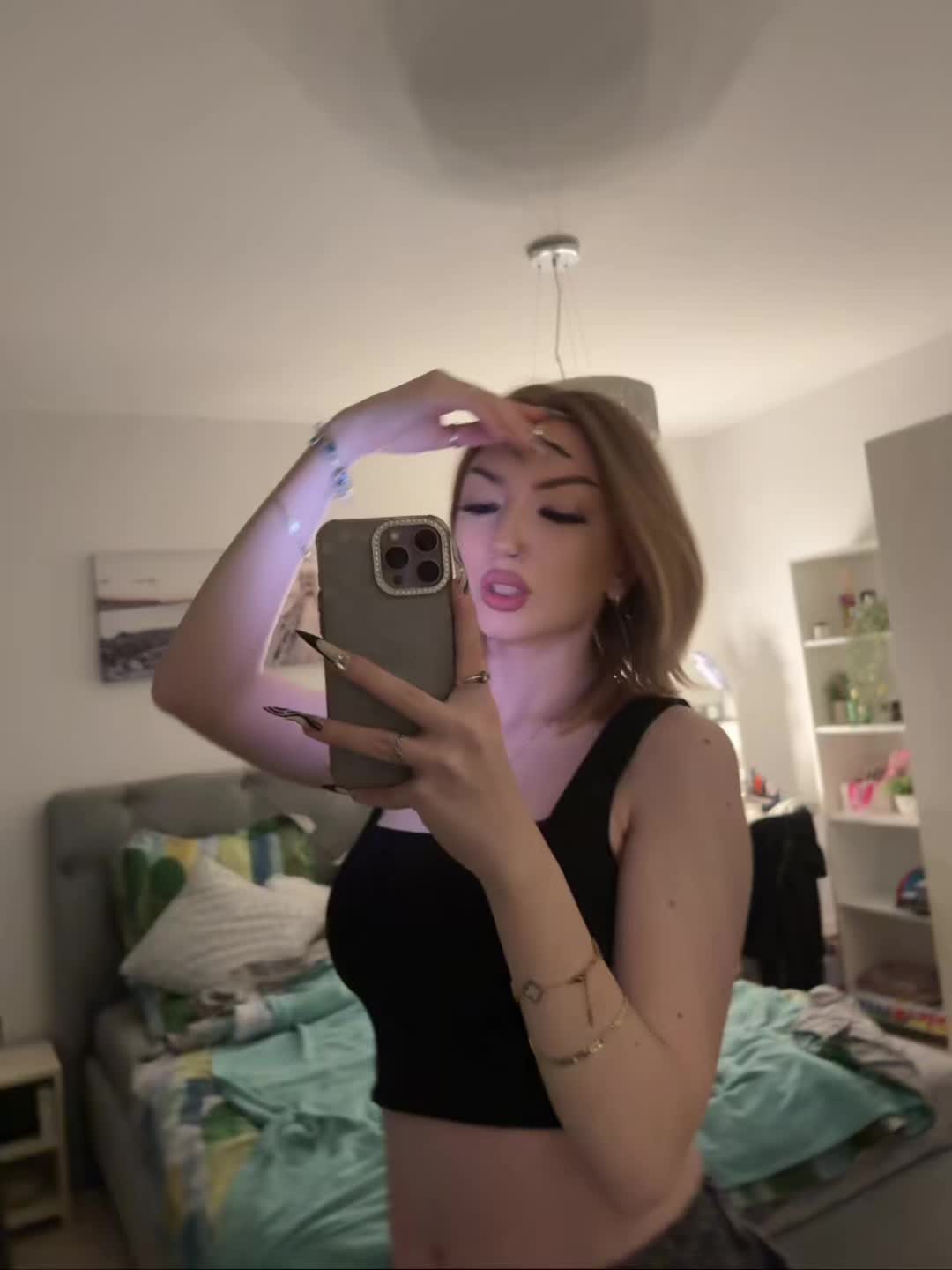 @🖤
