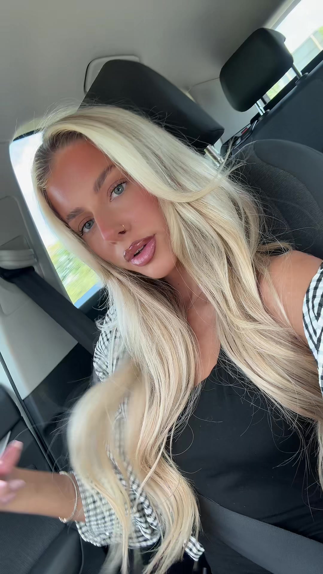@miakirbz