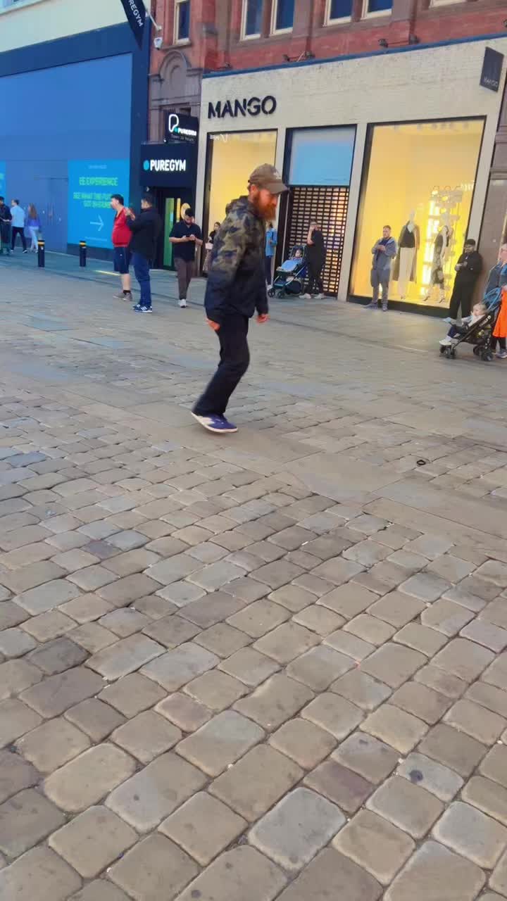 @UK 🇬🇧