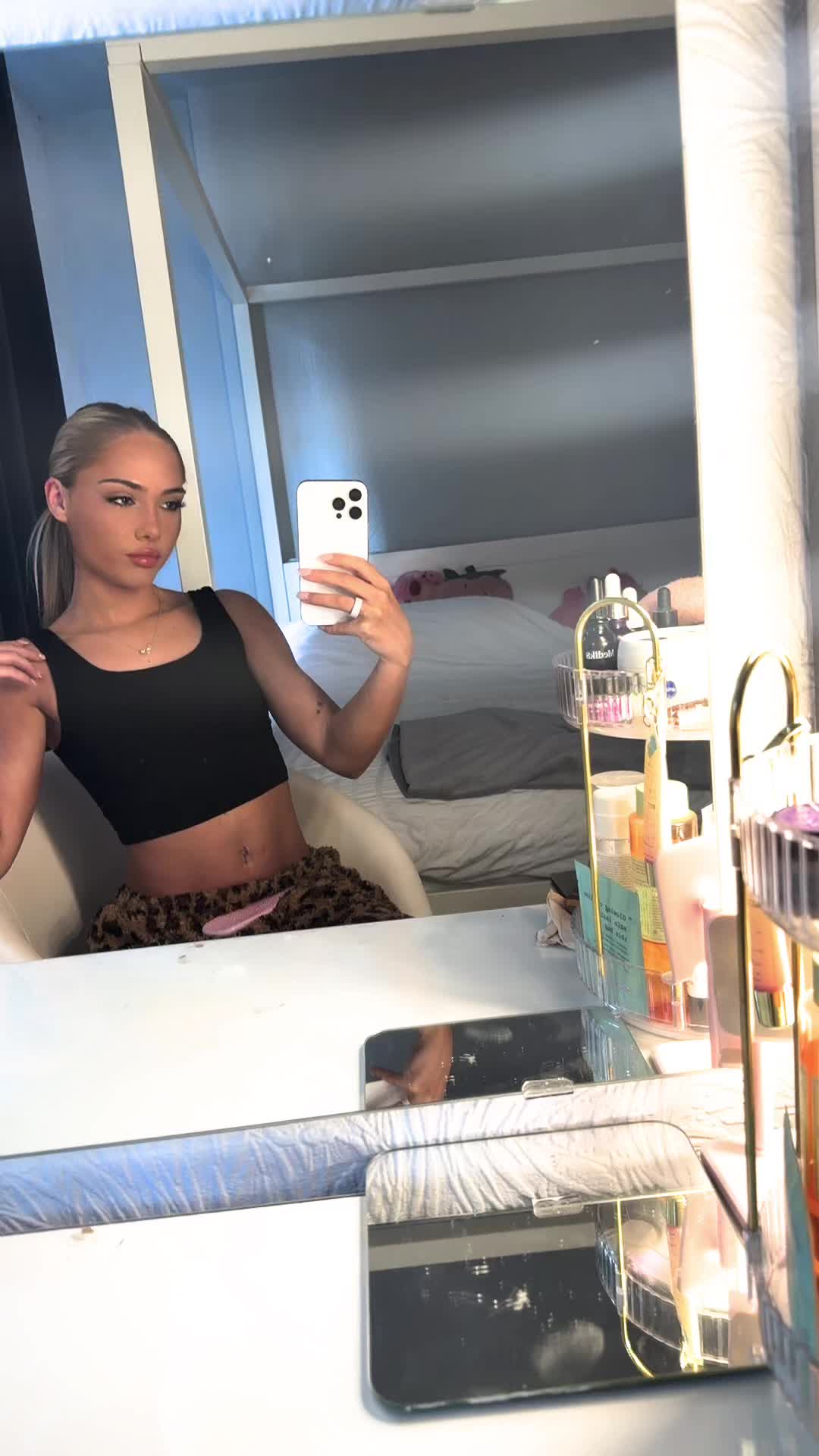 @⃟