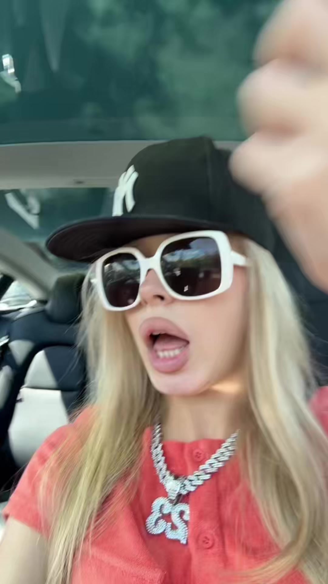 @lizzitak