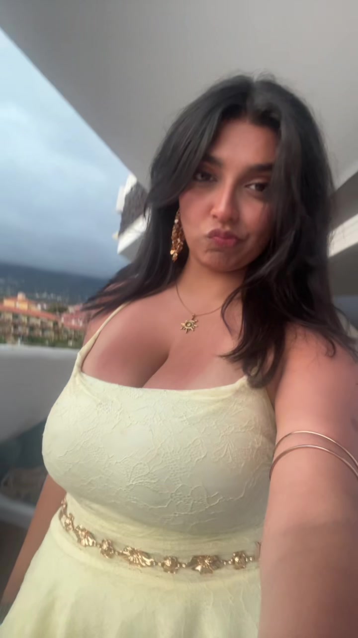 @Janvi 🪸