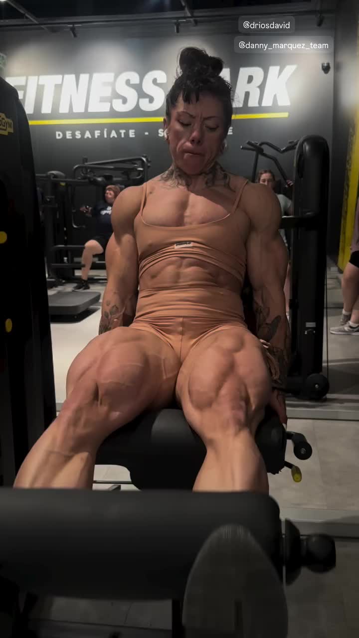 @musclegirls