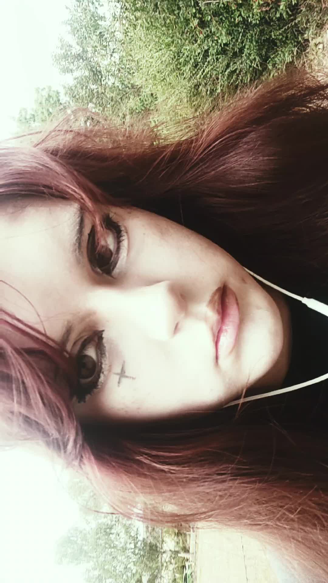 @𝓡𝓮𝓭 𝓿𝓮𝓵𝓿𝓮𝓽。‧˚ʚ🐇ɞ˚‧。