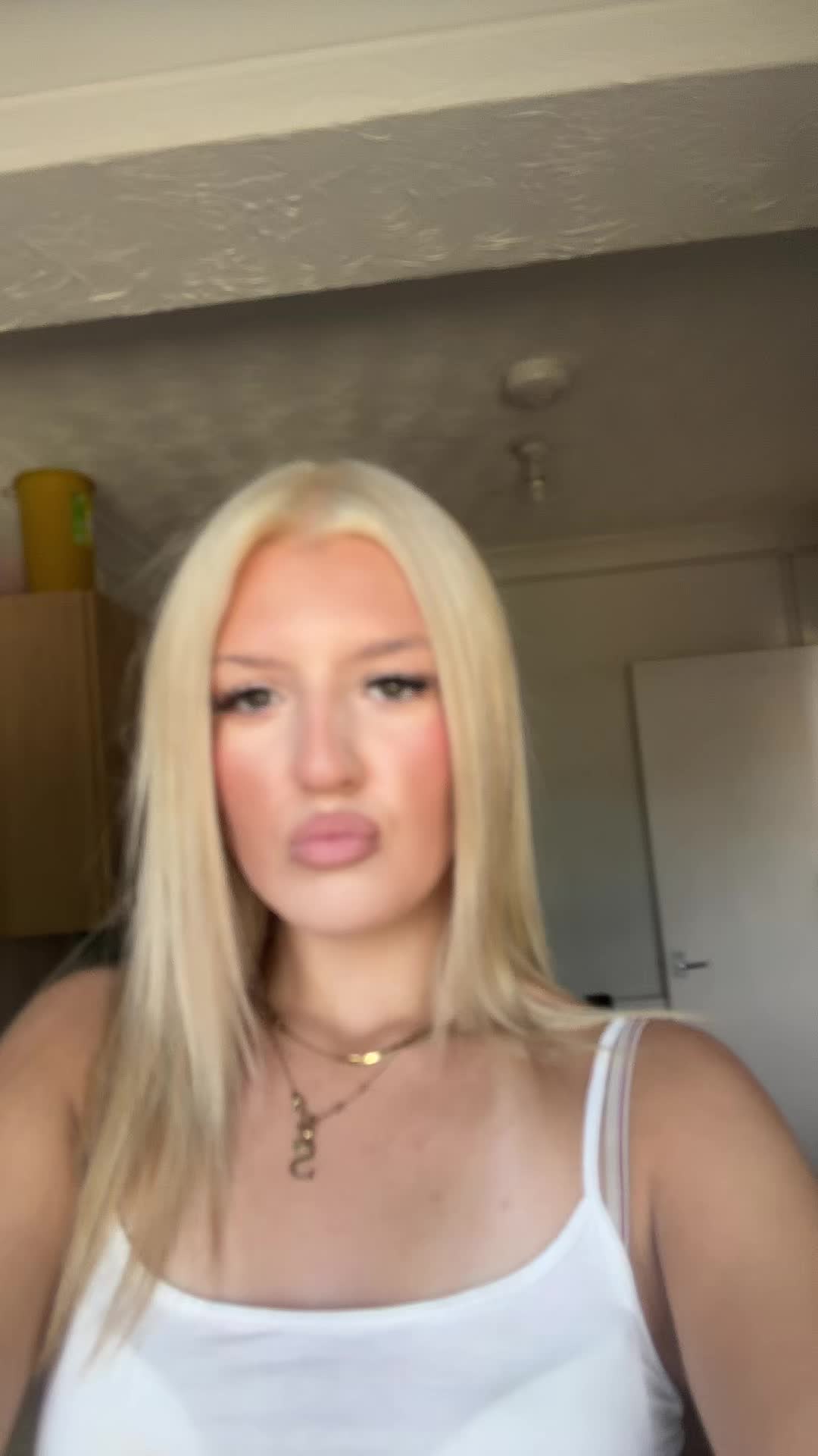 @𝐬𝐜𝐚𝐫𝐥𝐞𝐭𝐭🍒🍸