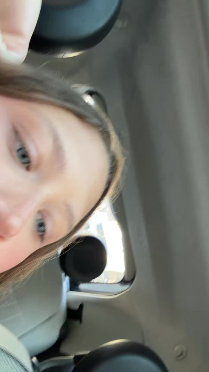 @ellibenny_