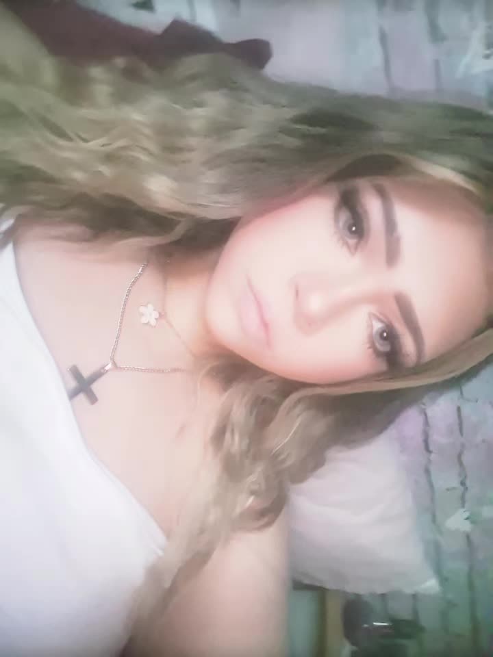 @🪽👱&zwj;♀️