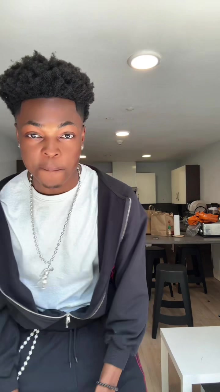 @Iphe._a