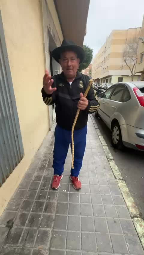 @Hermano Emilio El pescas 1