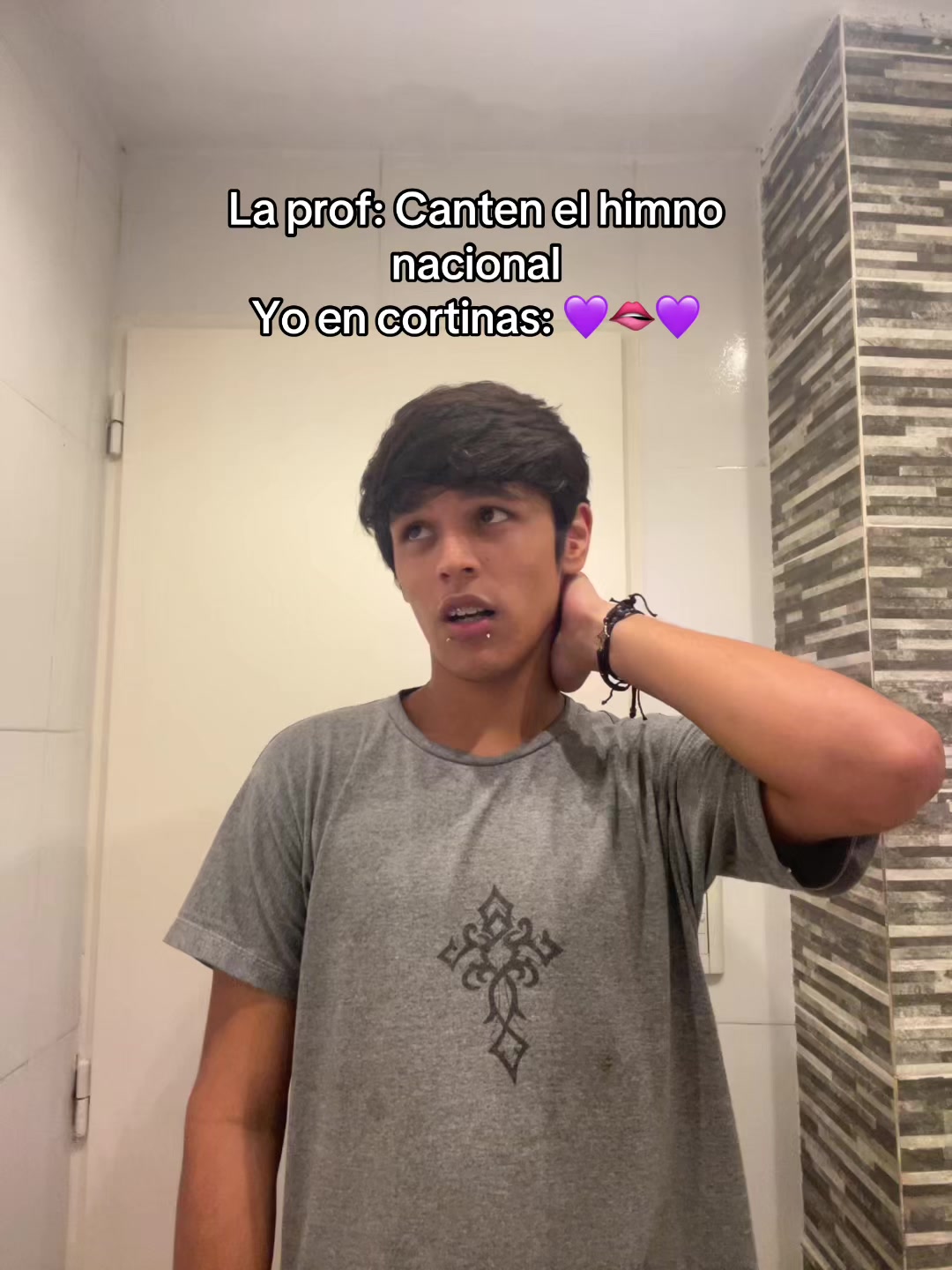 @メ