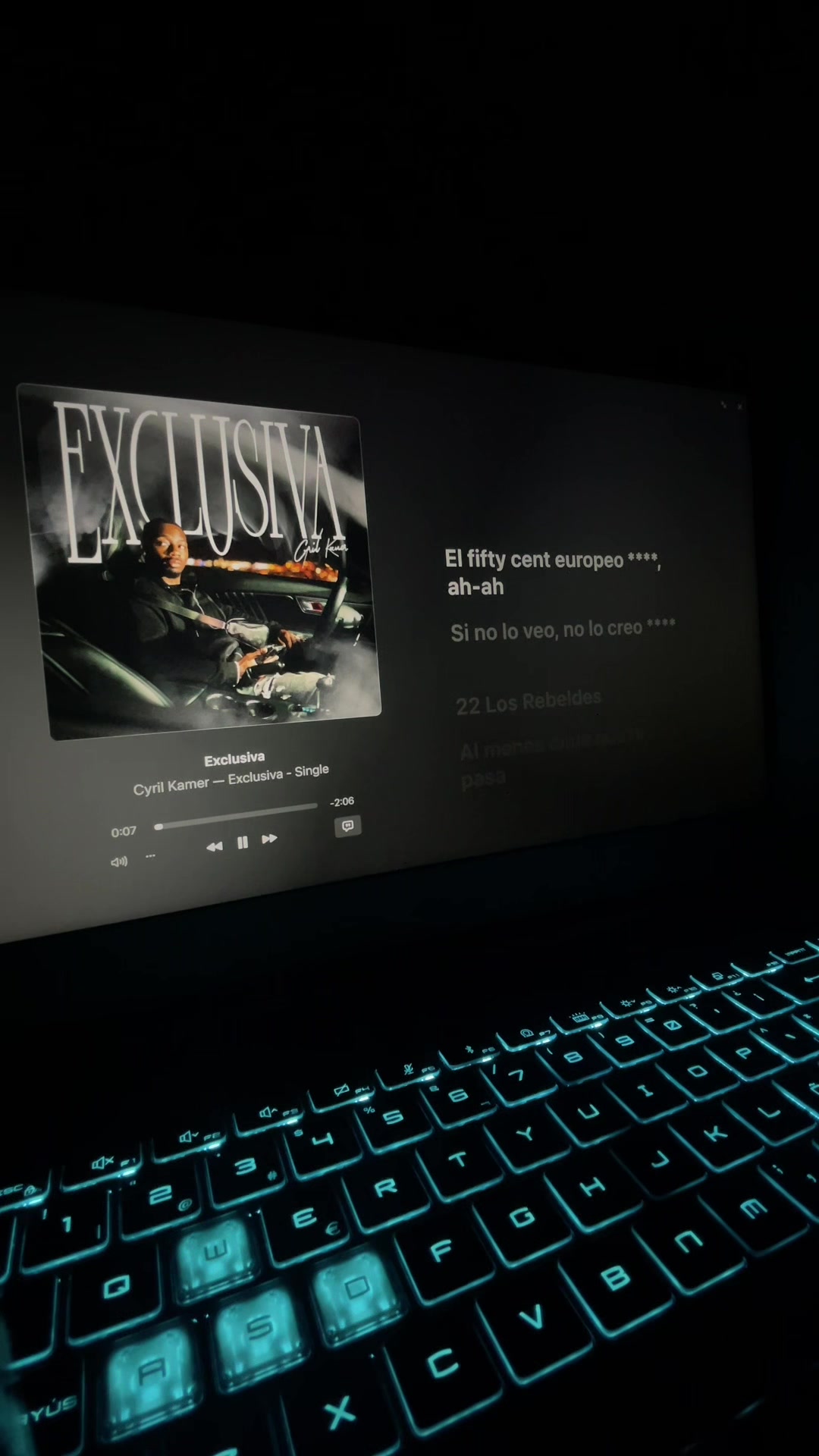 @🎧