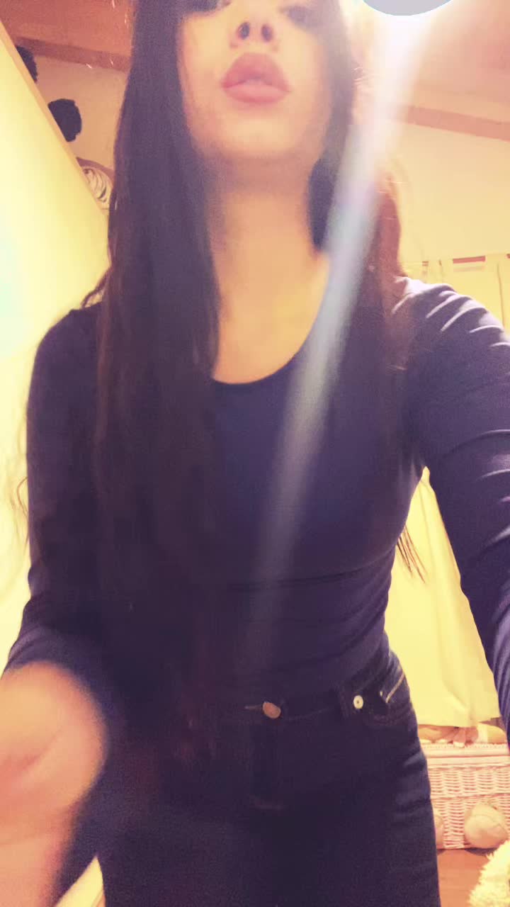 @valeriavela._
