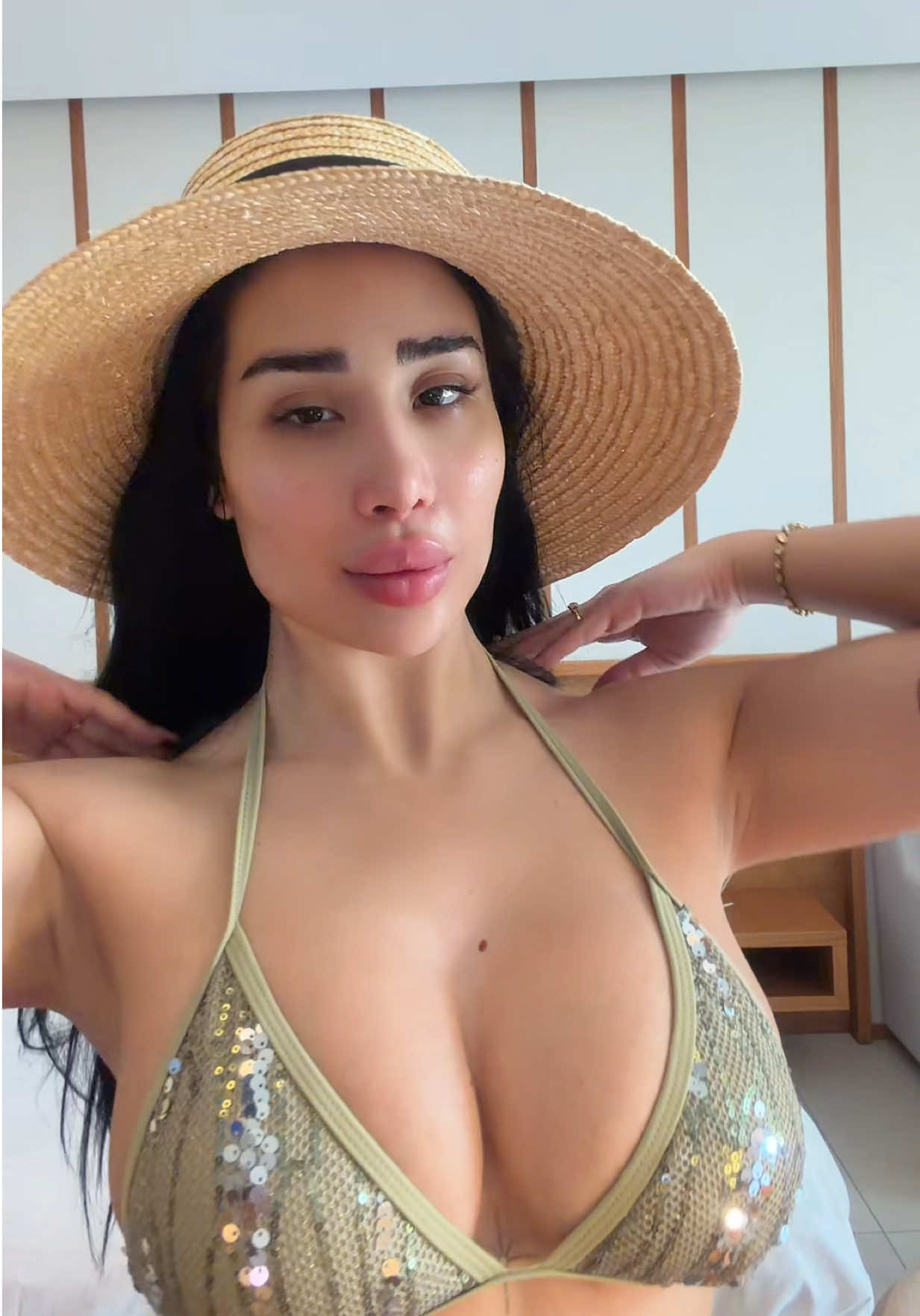 @𝙼 𝙰 𝙽 𝙸 𝚀 𝚄 𝙴 🍒