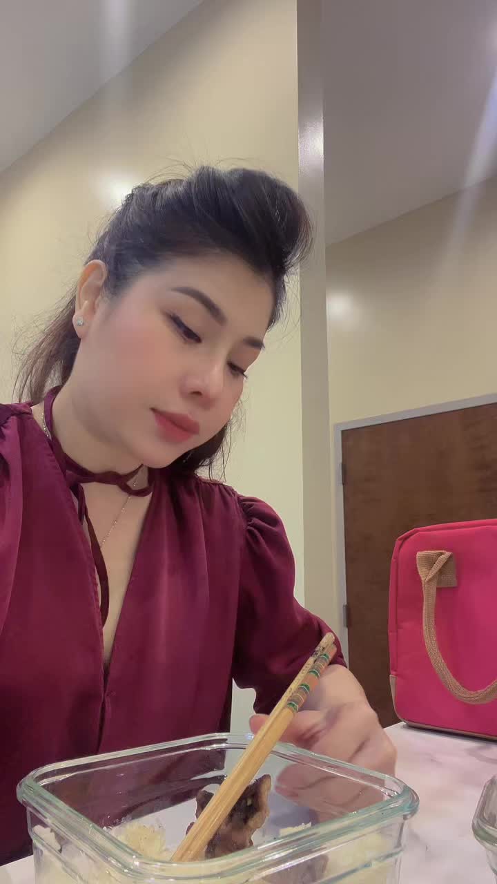 @Hoàng Thuỳ