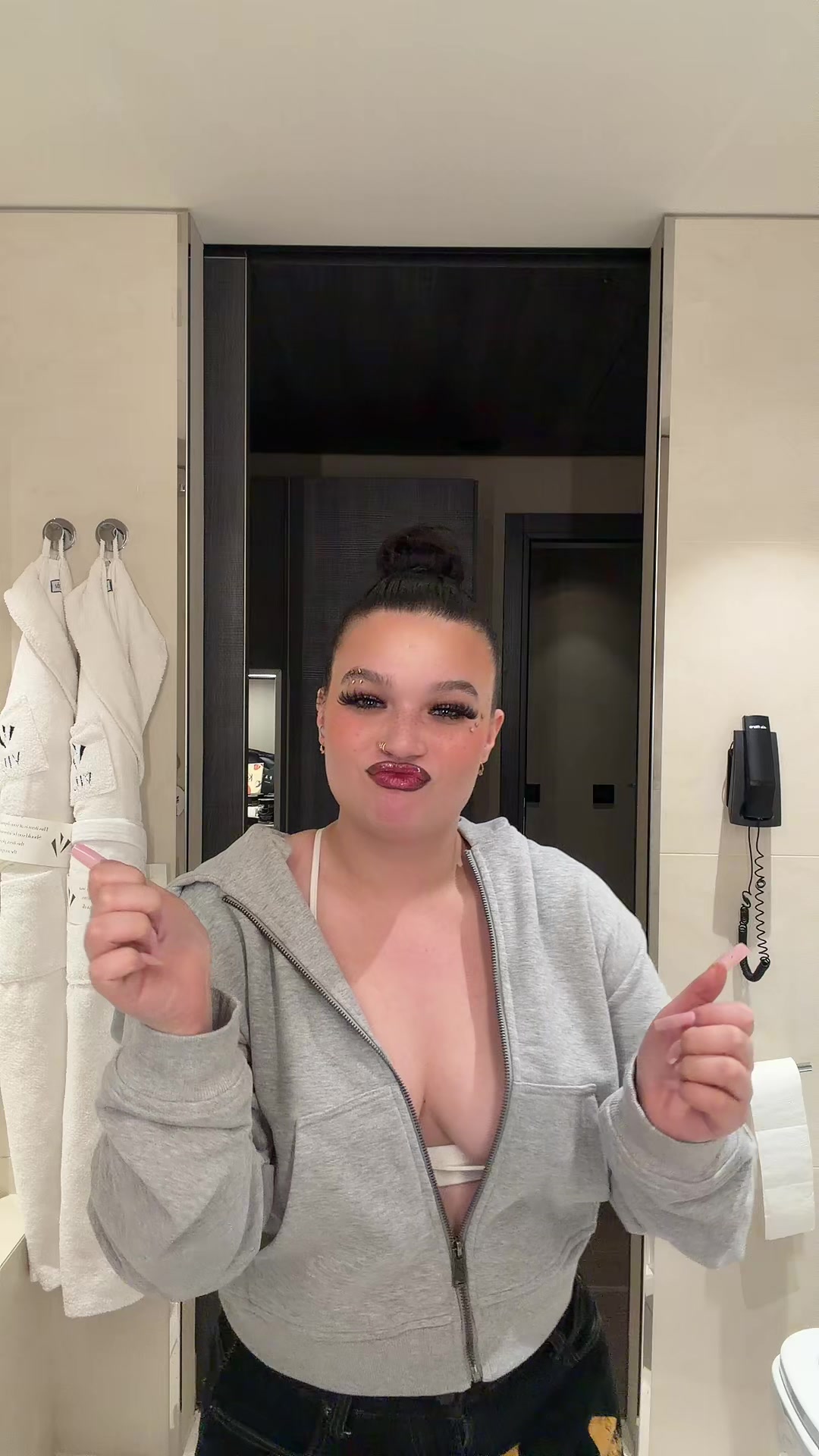 @lolayounggg