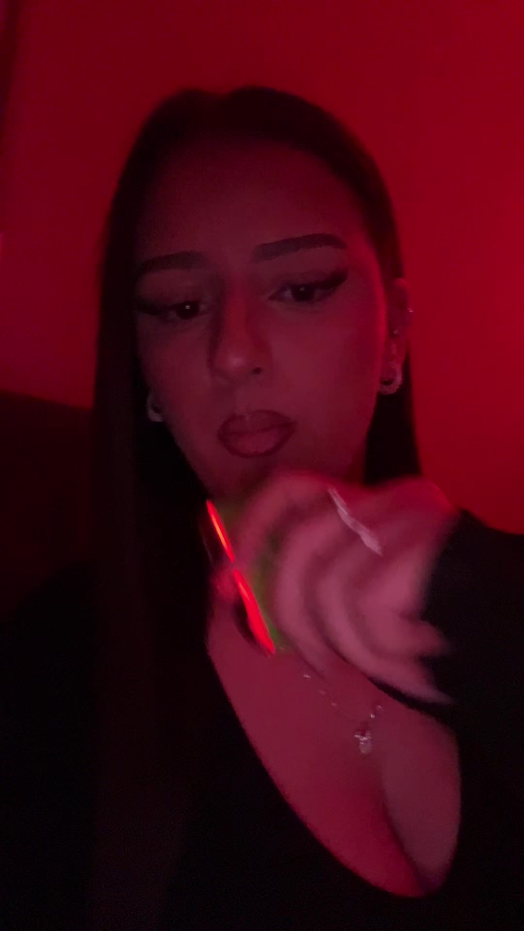 @𐦐