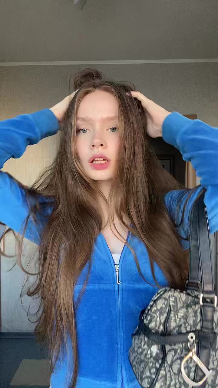 @юля