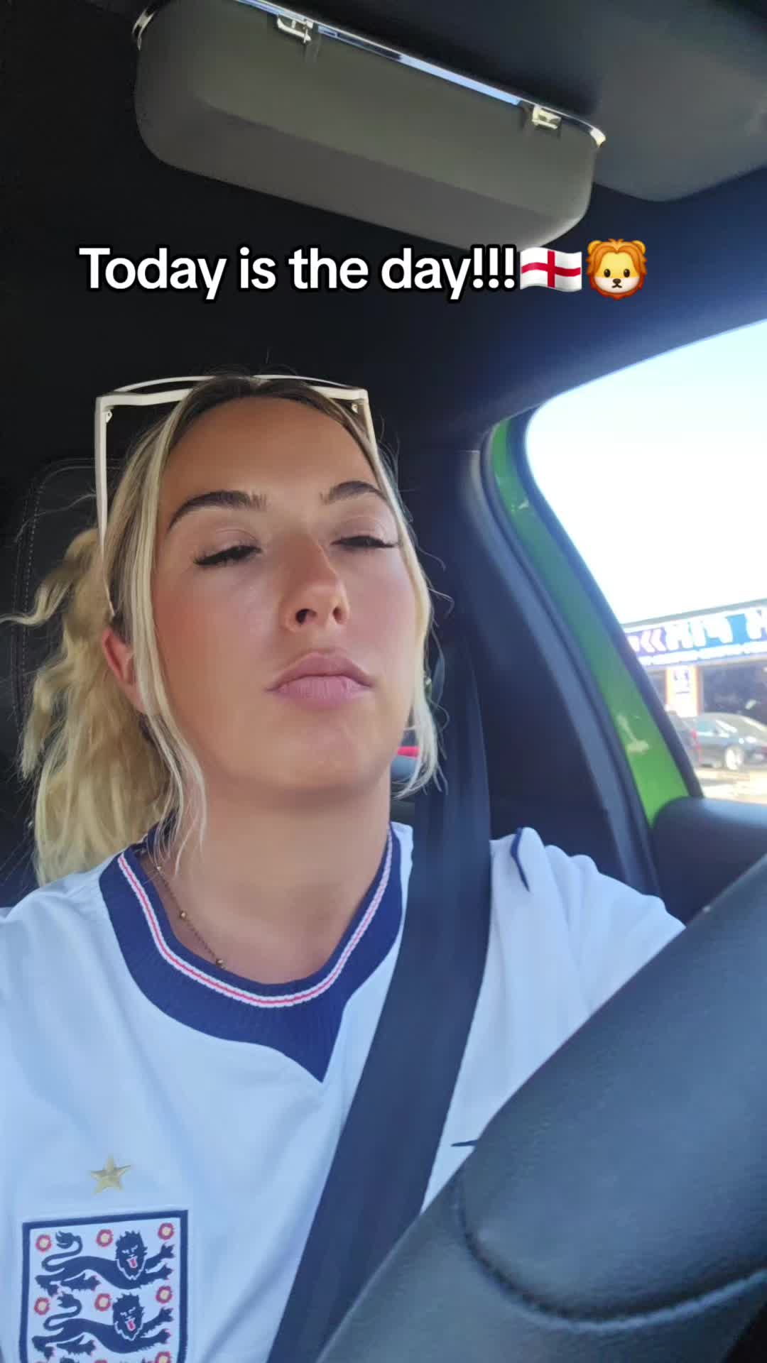 @Caroline33