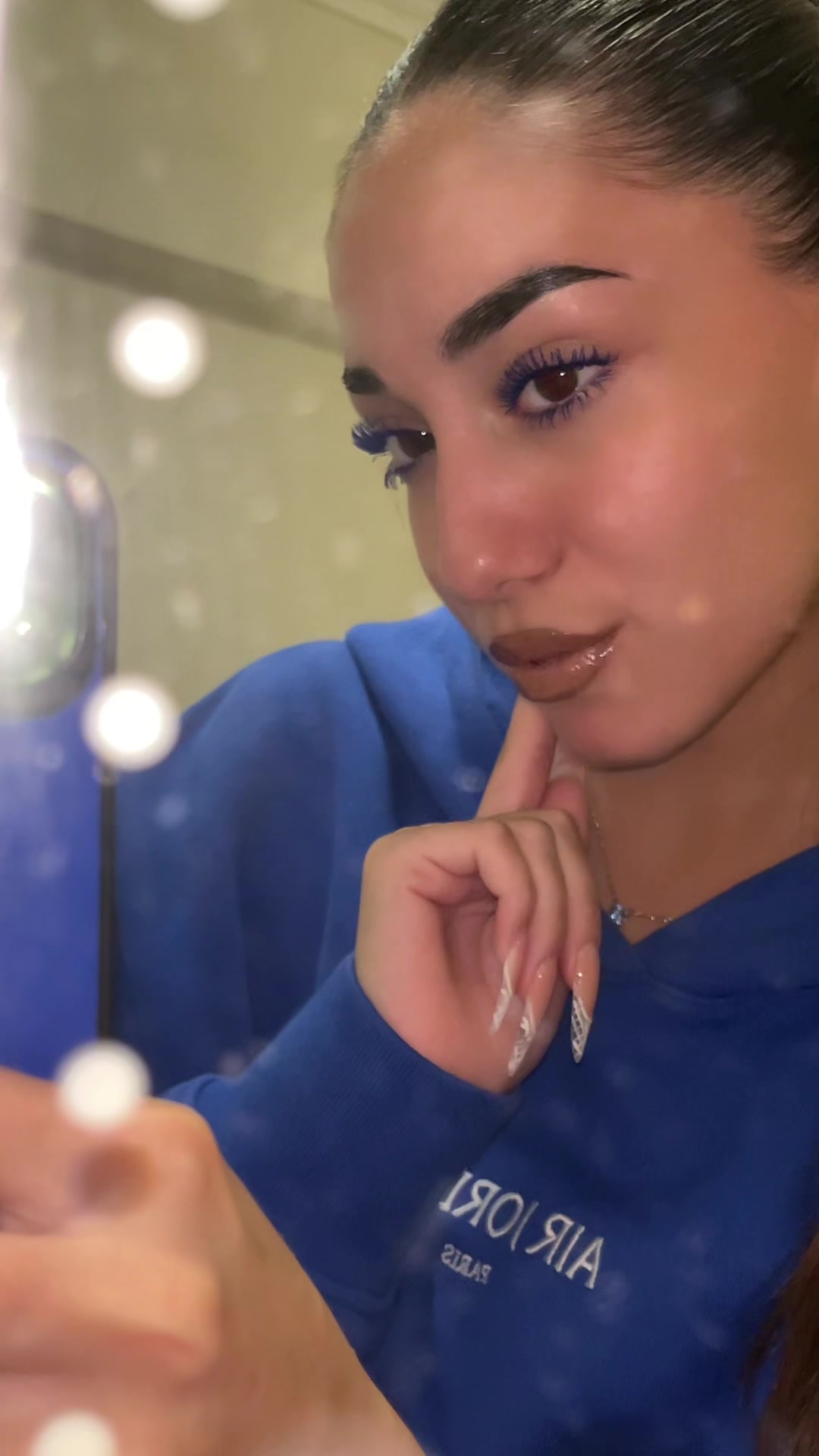 @Angiee