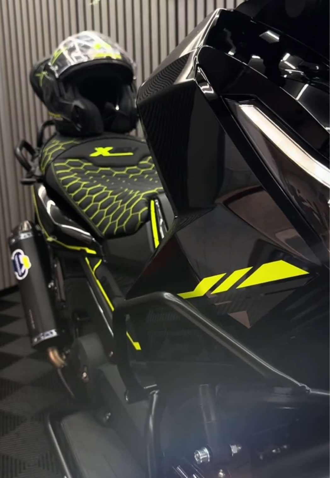 @hollandmotorworld