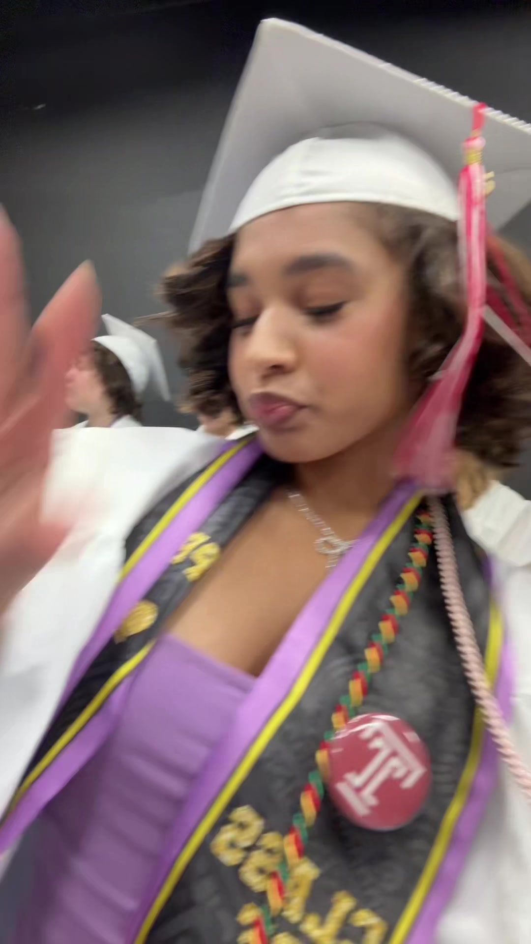 @𝐙𝐚𝐫𝐢 💫