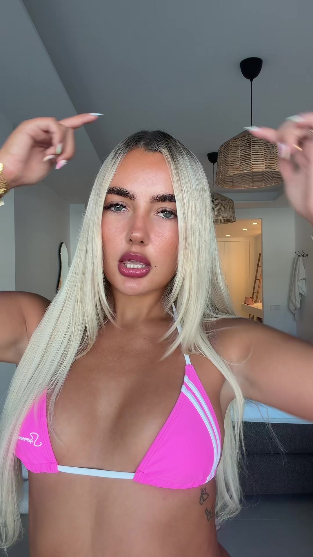 @chlo.snelson
